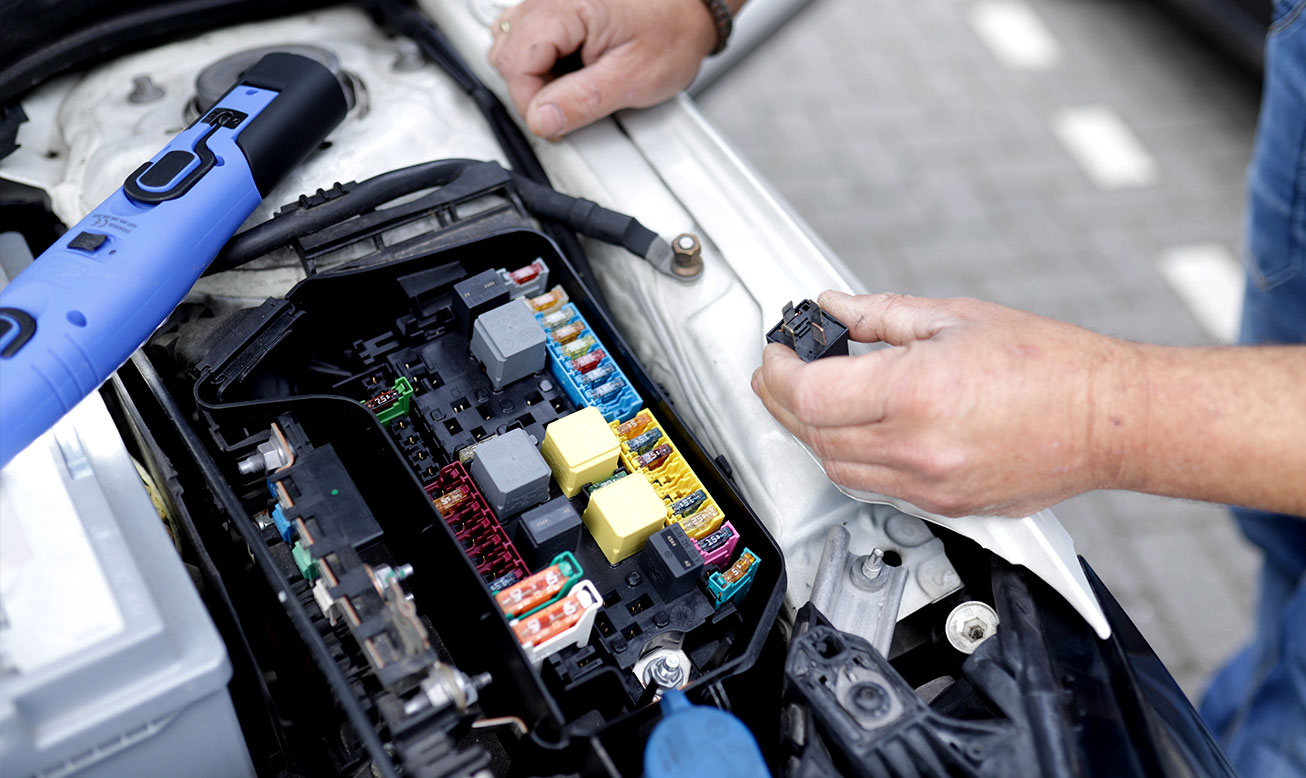 service-8 Contact Jack's garage for Advanced diagnostics and electrical systems repair.